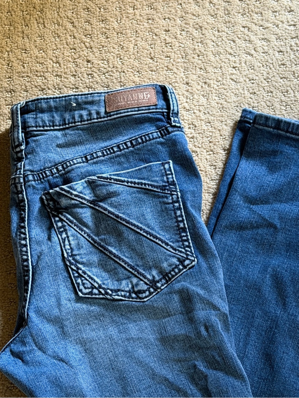 Shyanne Denim Jeans Women 29W x 32L Fit like size 27 x30
Western Jeans Flare Leg